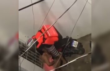 Mulher sem dinheiro paga motoboy com boquete amador